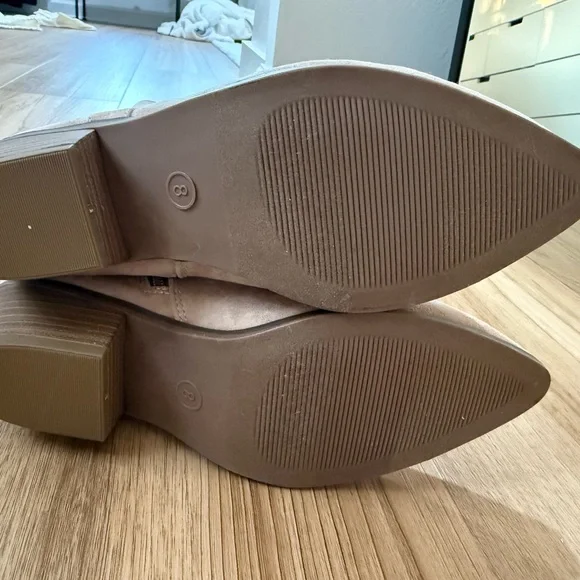 Universal Thread Cowboy Tan Heeled Boots - Picture 3 of 4